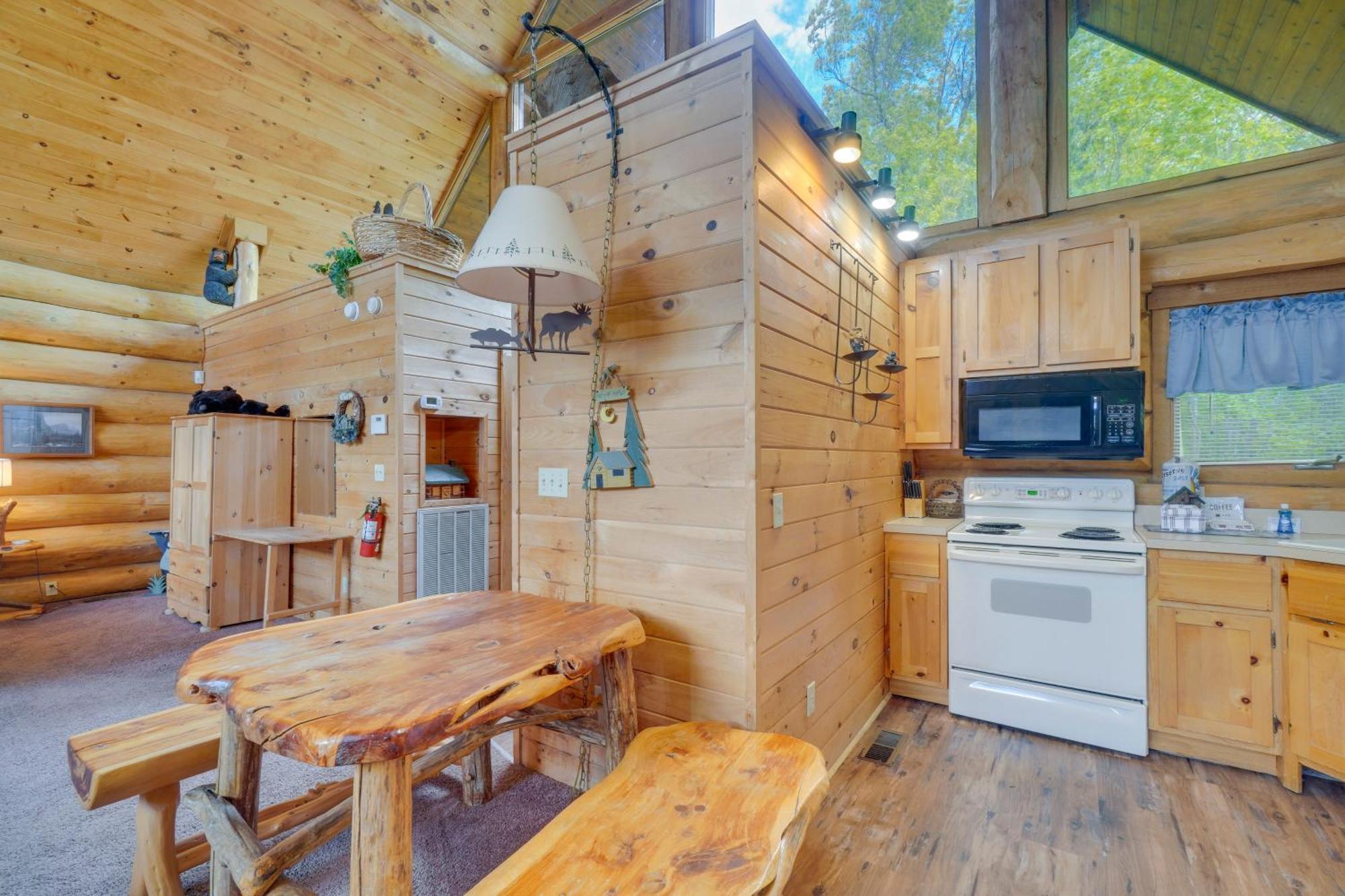 Gatlinburg Cabin With Hot Tub About 11 Miles To Downtown Eksteriør bilde